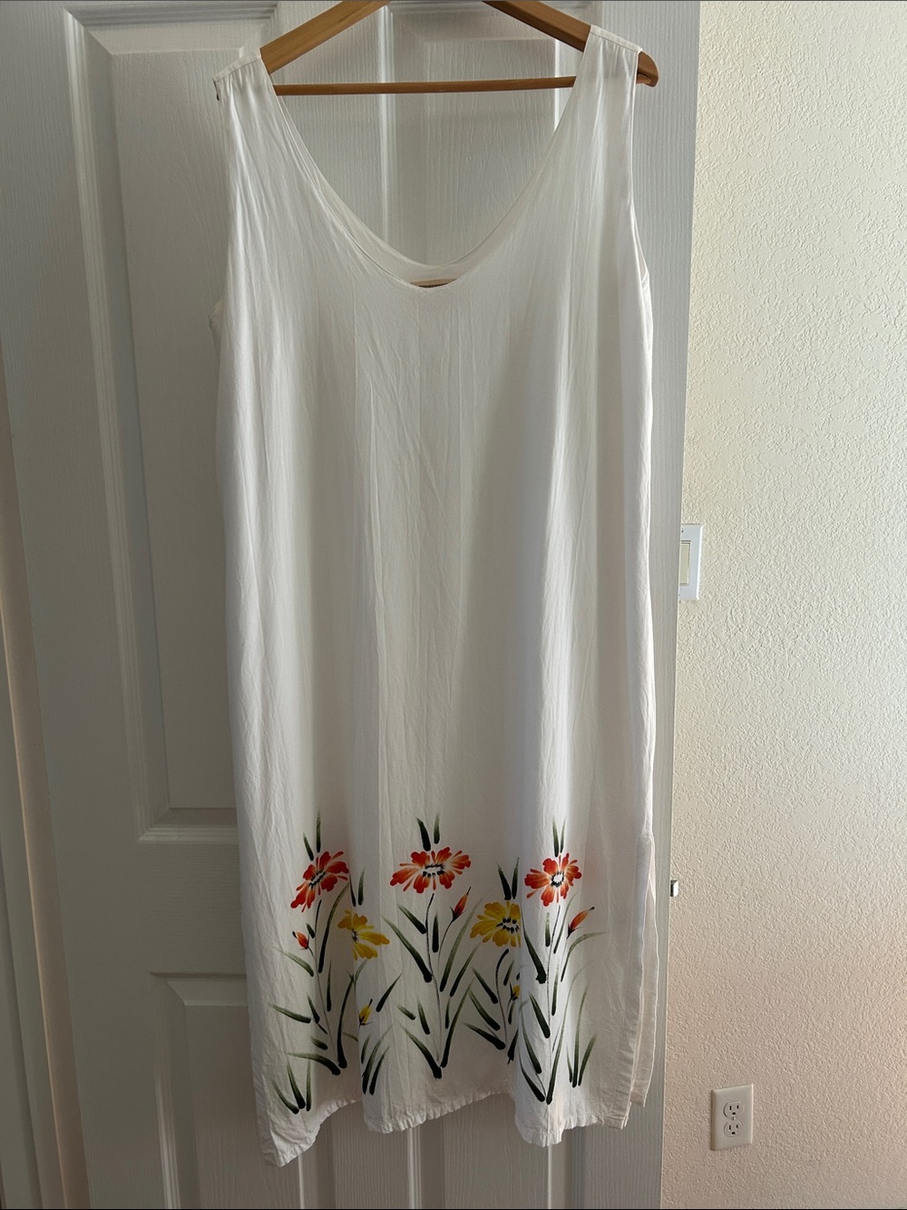 🌞 Santiki Sleeveless White Floral Dress Yellow & Orange Blooms